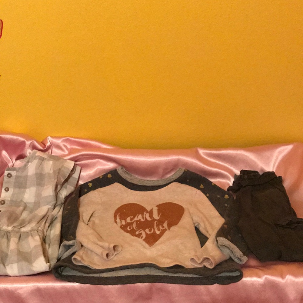 Bundle of 2T months including gold heart design.